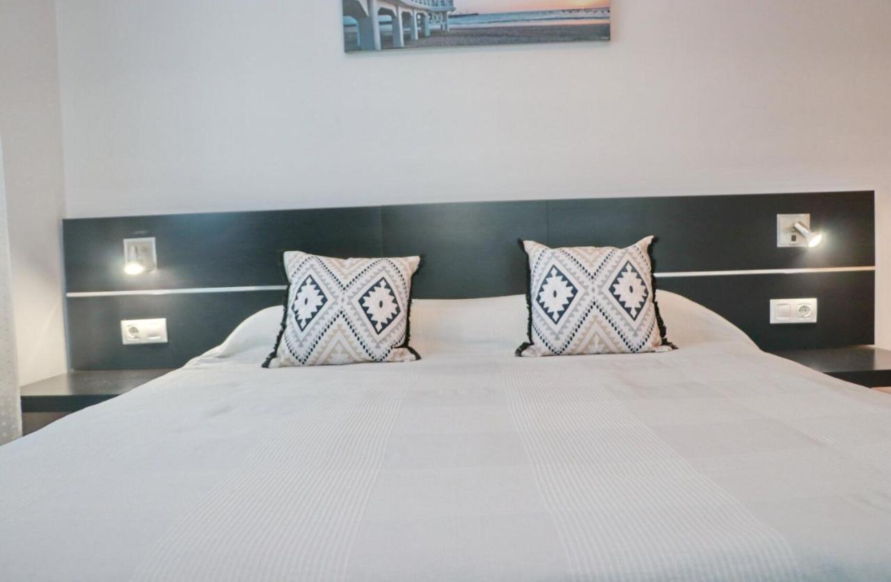 Apartamento Bateles โกนิล เด ลาฟรอนเตรา ภายนอก รูปภาพ